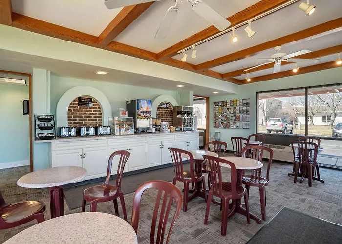 Econo Lodge Inn & Suites Rehoboth Beach
